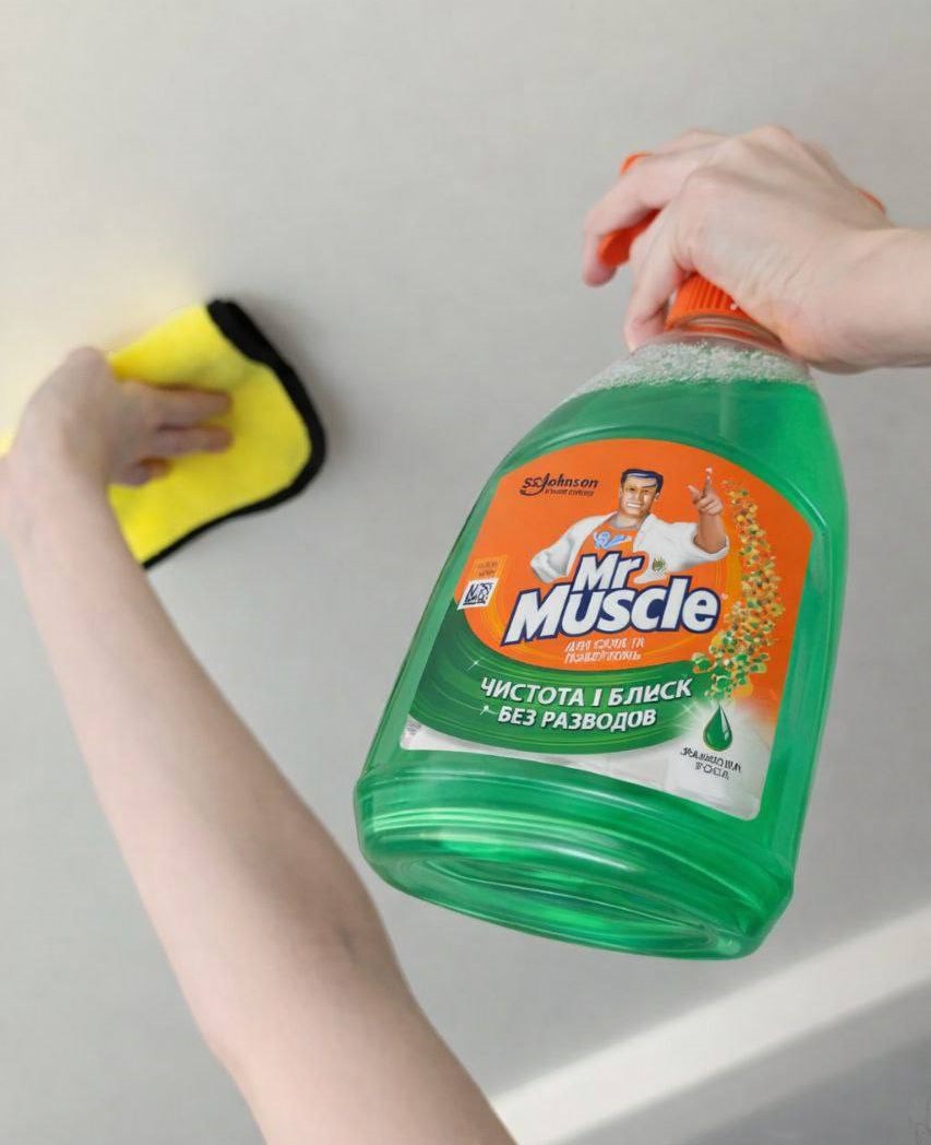 чем помыть натяжной потолок