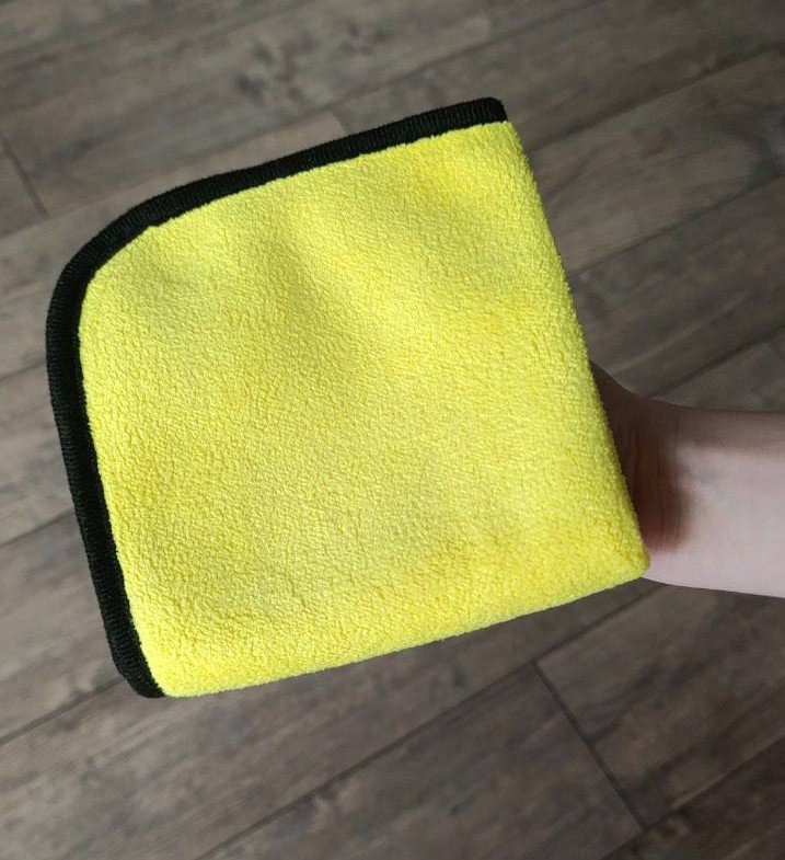 чем протереть натяжной потолок